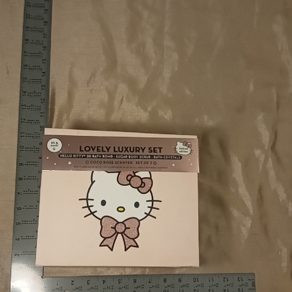 Other - Hello Kitty Luxury Bath Set